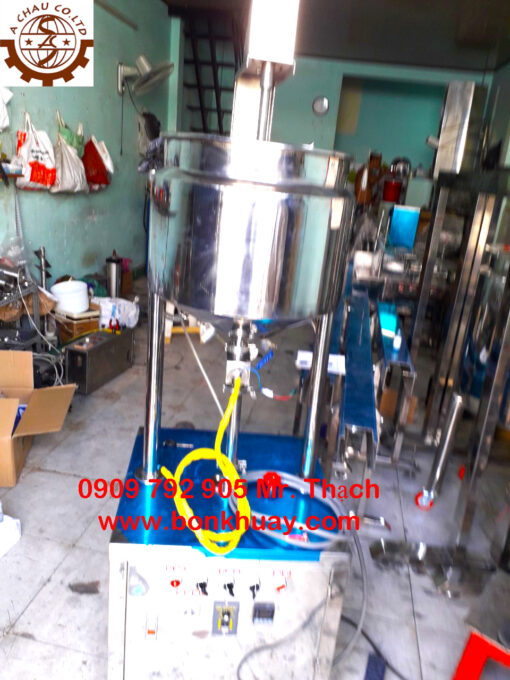 Máy chiết rót một vòi kết hợp khuấy và gia nhiệt có băng tải