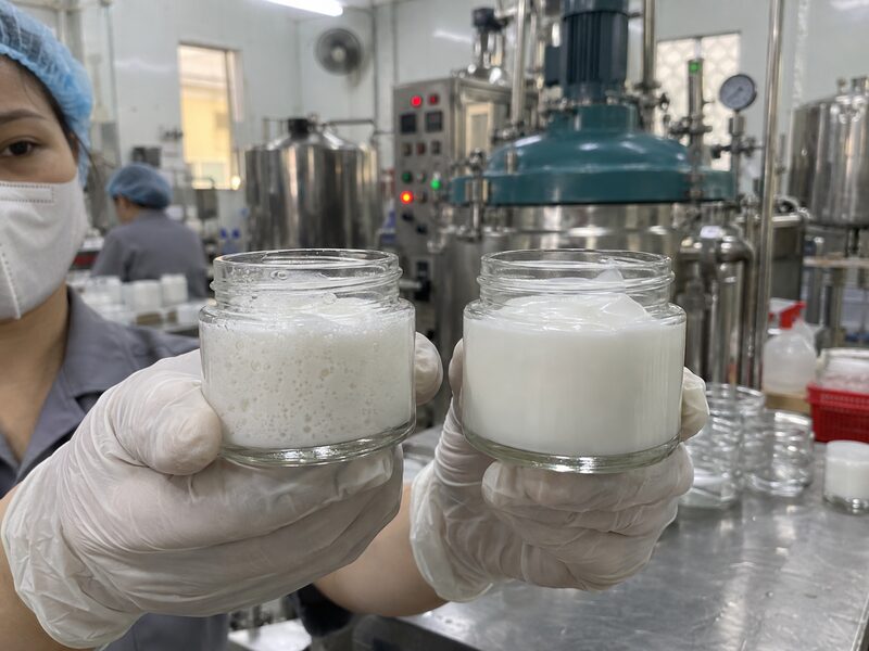 So sánh sản phẩm có bọt và ít bọt sau đồng hóa