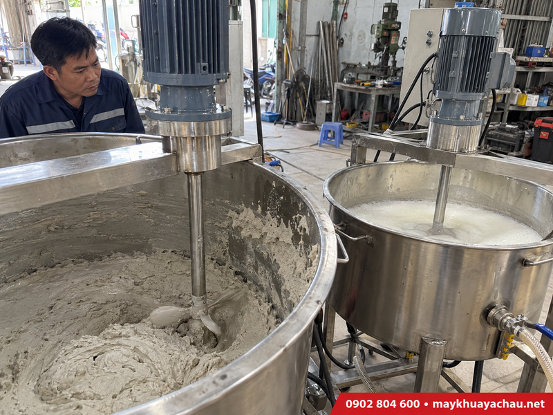 Máy khuấy không phù hợp với nguyên liệu quá đặc và dễ tạo bọt