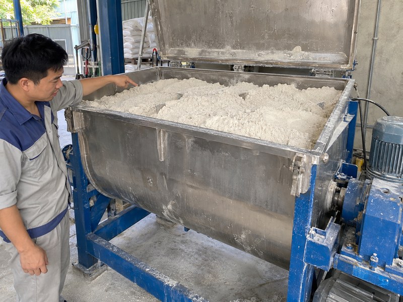Máy trộn bột nạp quá đầy buồng trộn